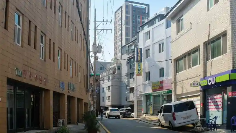주택과 상가가 이어진 주거지 골목
